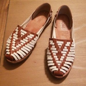 Toms women's woven huarache flats size 8